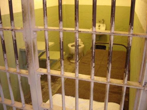 06-04-2012prisoncell_0.jpg