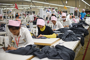 2014_cambodia_garment_PRESSER%20(3)_0.jpg