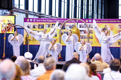 Fig5_Tai Ji Men dizi (disciples) dressed in angel costumes.jpg