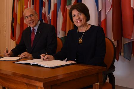 Panama signing ceremony-450x300.jpg