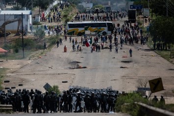 mexico_protests_146659189114665918918860.jpg