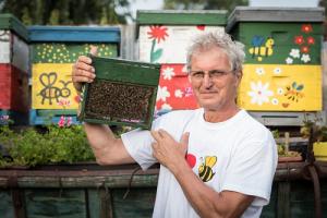 beekeeper_0.jpg